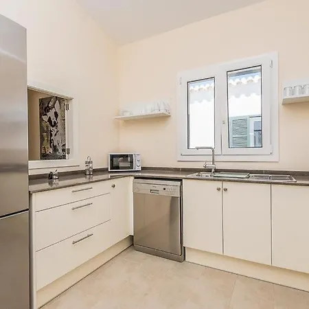 Sleeps 6 Pool Air Con Wifi Punta Grossa