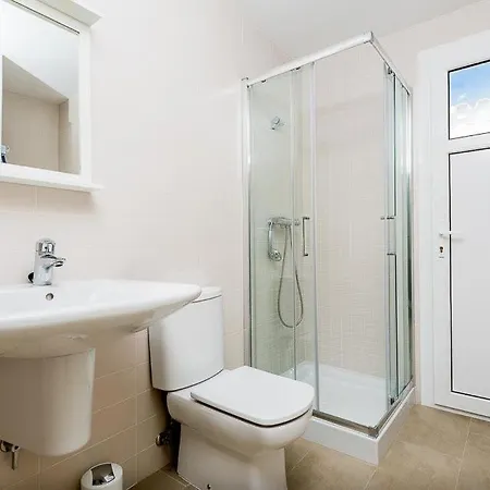 Sleeps 6 Pool Air Con Wifi Punta Grossa