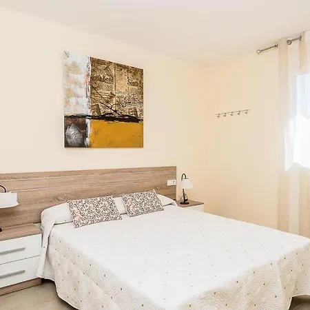 Sleeps 6 Pool Air Con Wifi